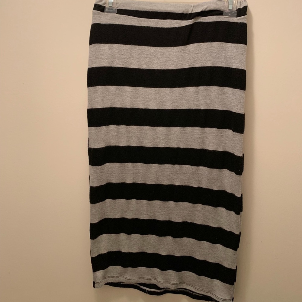 Gray and black knit pencil skirt